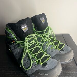 Salewa Men's Black and Green Boots NEEDS INSOLES
